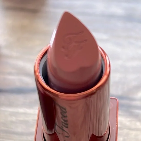 Too Faced • Cocoa Bold Lipstick - Picture 10 of 12